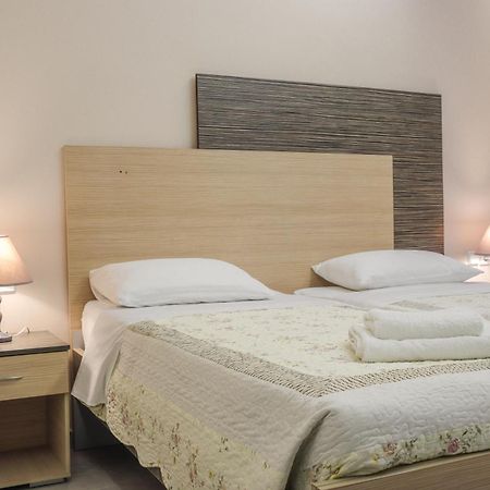 Delfini Beach Hotel & Suites アルハンゲロス エクステリア 写真