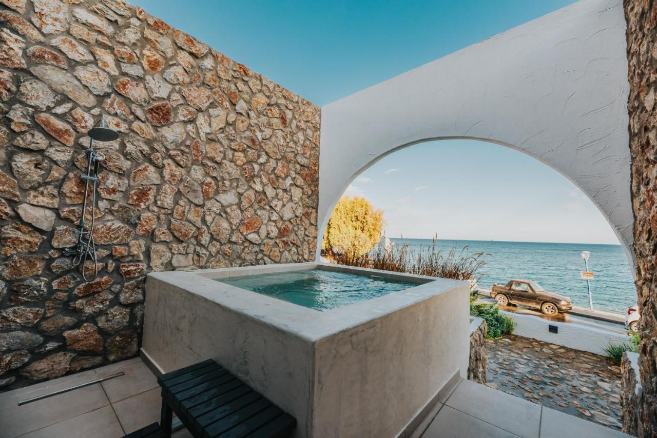 Delfini Beach Hotel & Suites アルハンゲロス エクステリア 写真
