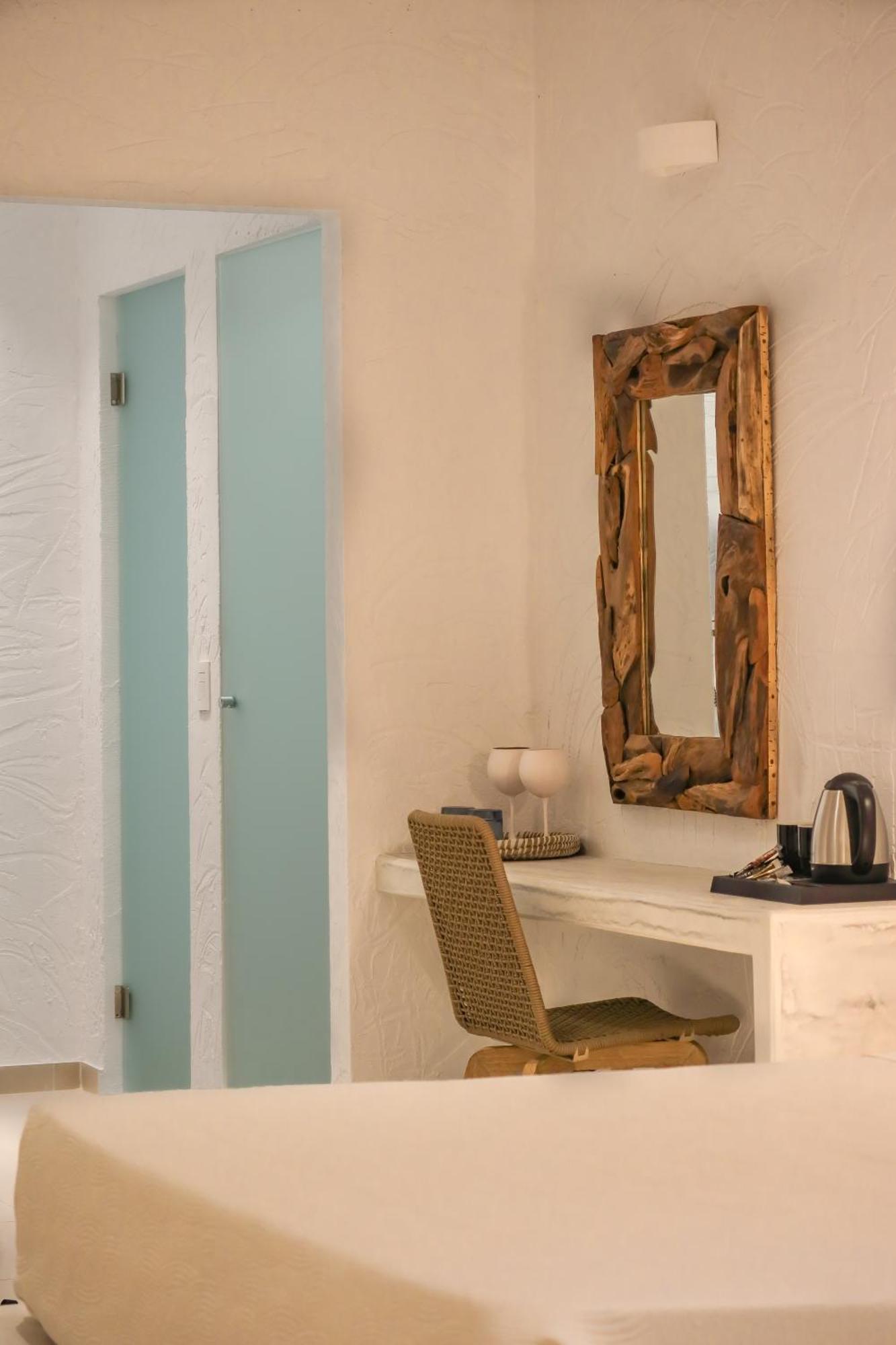 Delfini Beach Hotel & Suites アルハンゲロス エクステリア 写真
